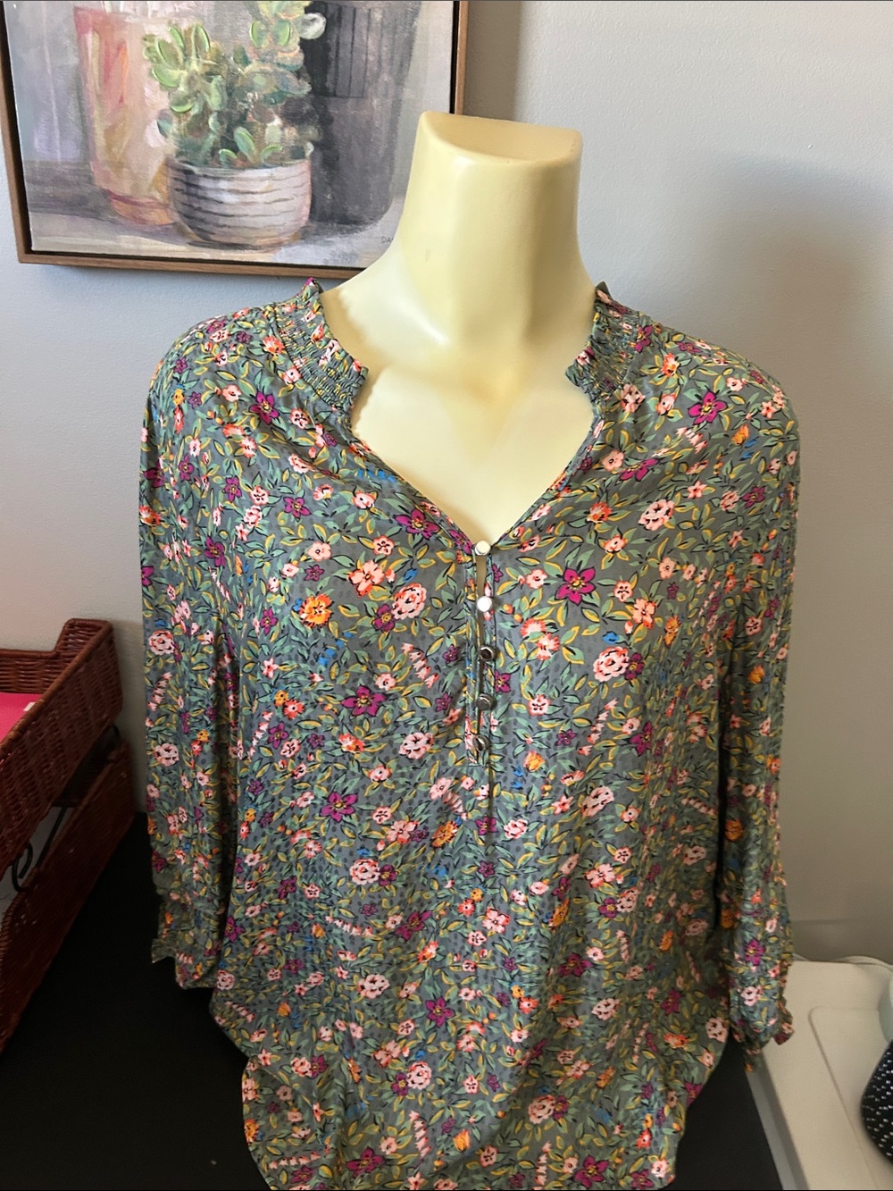 Democracy Green Floral Button-Front V-Neck Blouse